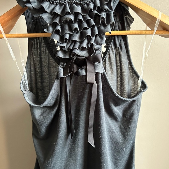 🌟3 for $15 🌟 Ruffle Neck Tank Top - Picture 4 of 4